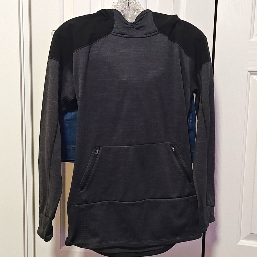 North Face sweatshirt size Small women